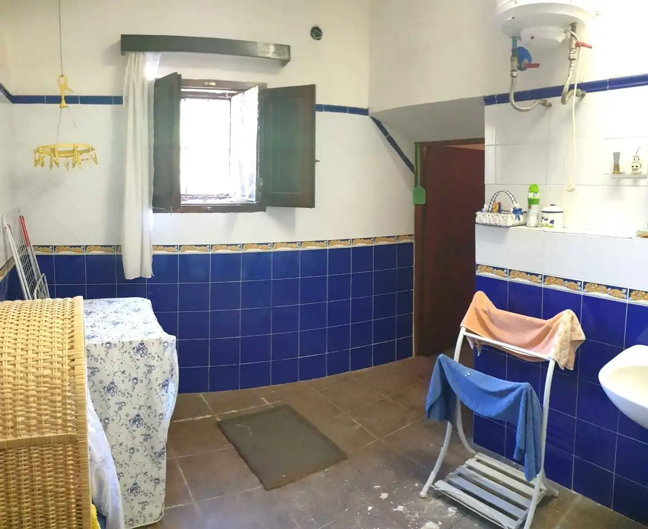 Baño de Finca rústica en venta en Castejón de las Armas con Terraza, Trastero y Amueblado