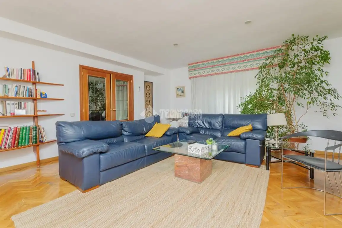 Sala d'estar de Casa adosada en venda en Tres Cantos amb Aire condicionat i Calefacció