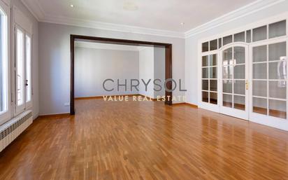 Sala d'estar de Pis en venda en  Barcelona Capital amb Aire condicionat, Calefacció i Parquet