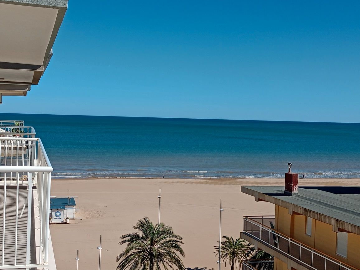 Dormitori de Apartament de lloguer en Gandia amb Aire condicionat, Terrassa i Moblat