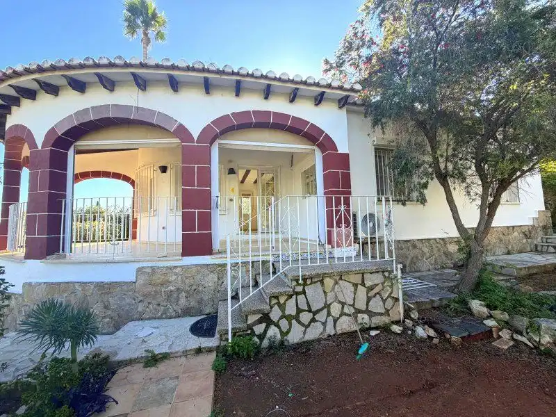 Außenansicht von Haus oder Chalet zum Verkauf in Dénia mit Klimaanlage, Privatgarten und Terrasse