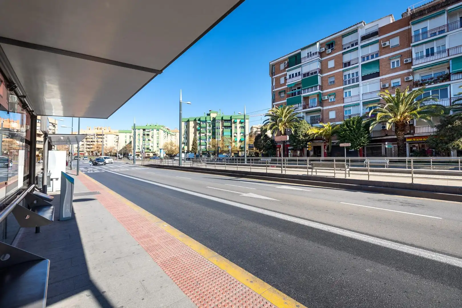 Vista exterior de Piso en venta en Granada con Calefacción y Balcón