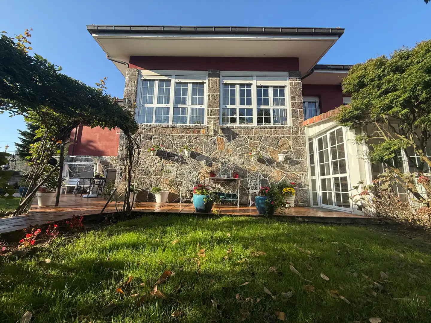 Vista exterior de Casa o chalet en venta en Castrillón con Calefacción, Jardín privado y Piscina