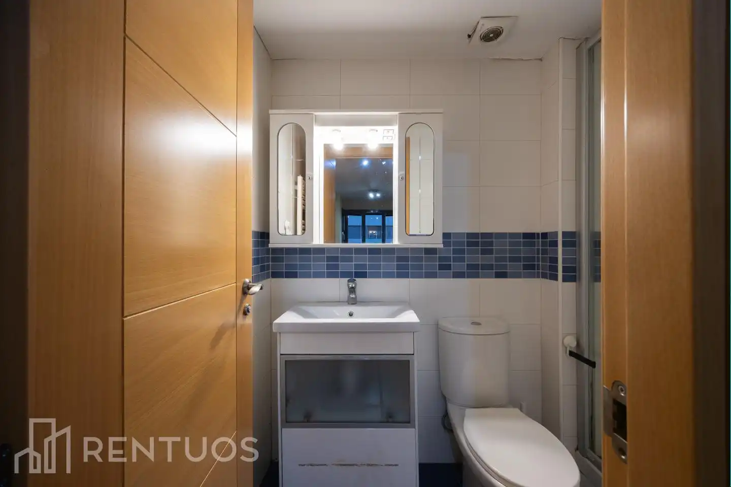 Bathroom of Study for rent in Madrid  with Air Conditioner, Heating and Storage room