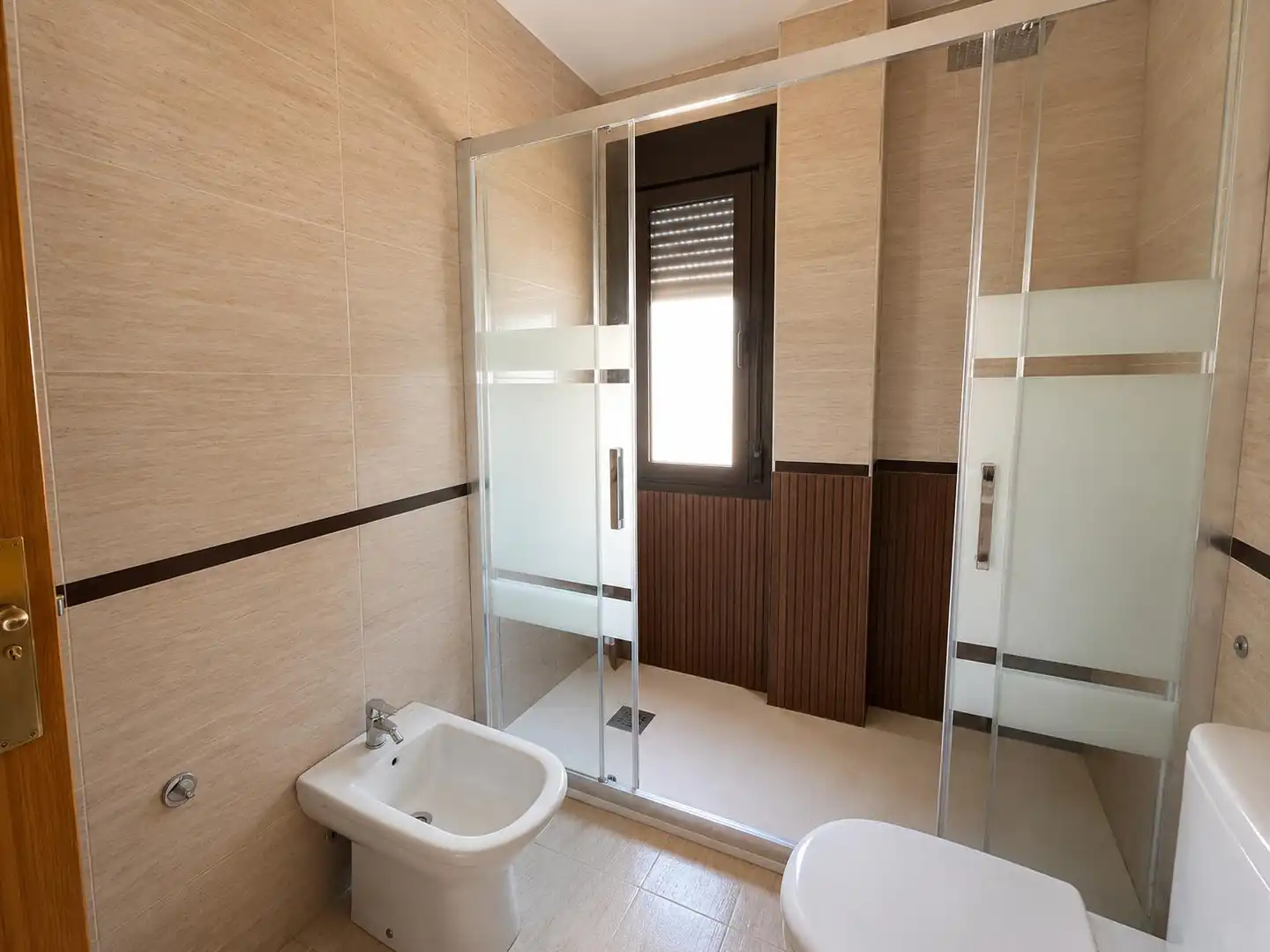 Baño de Casa adosada en venta en Ciudad Real con Aire acondicionado, Calefacción y Jardín privado