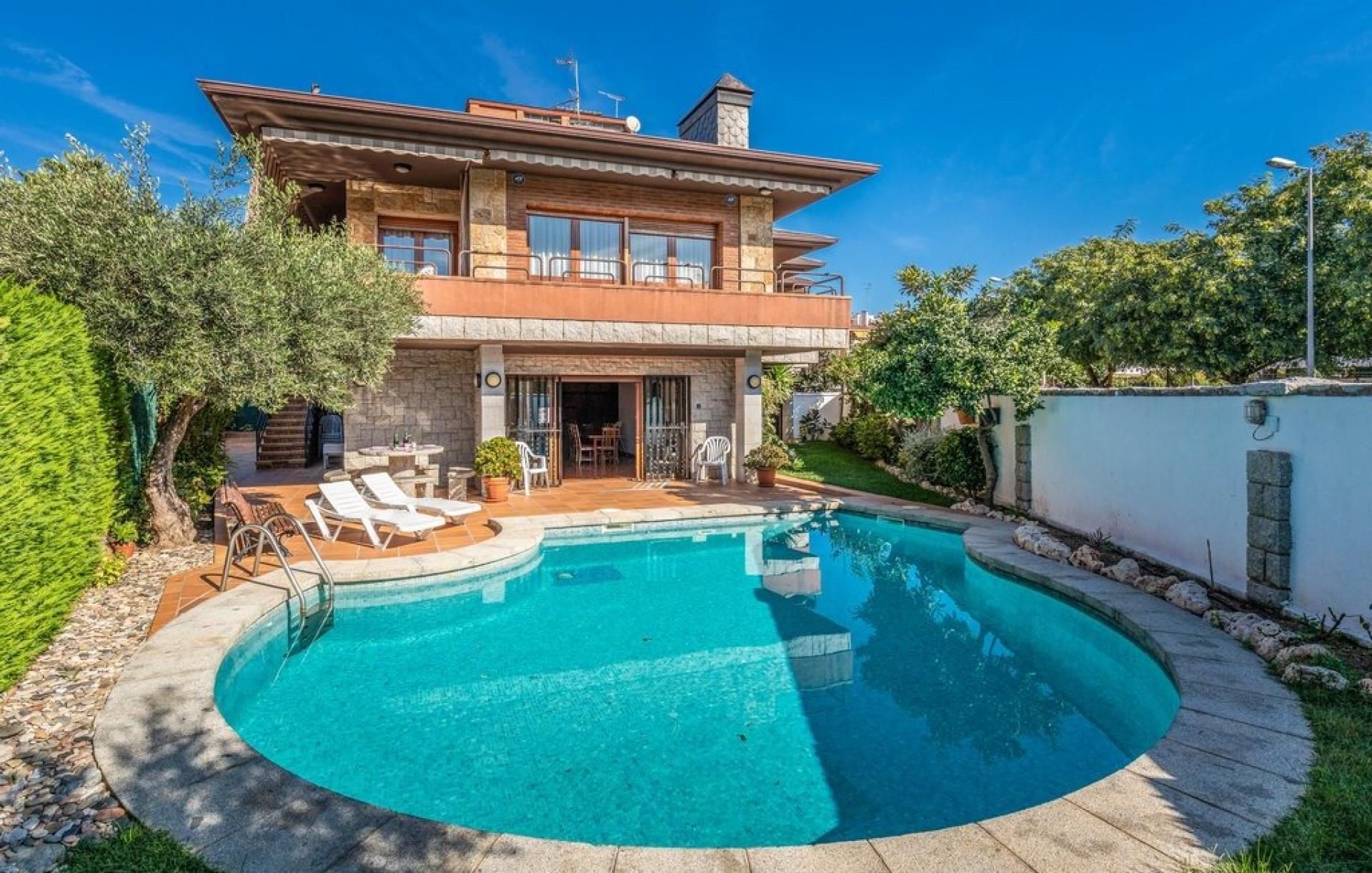 Garden of House or chalet for sale in Pineda de Mar  with Air Conditioner, Heating and Terrace