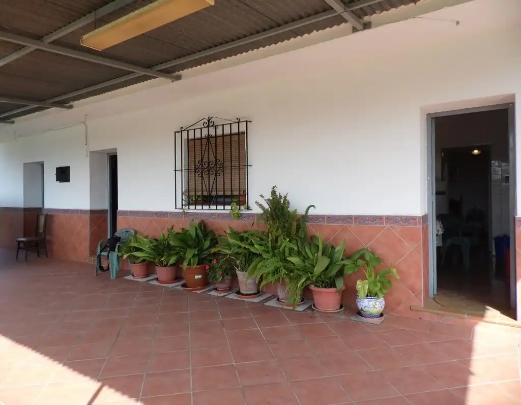Casa rústica amb jardí en venda a Diseminados