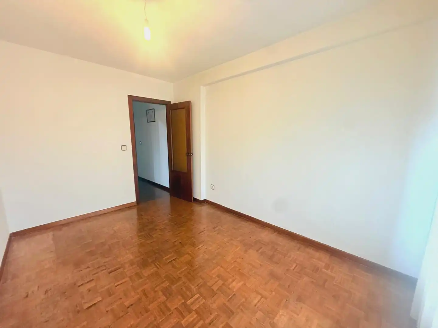 Habitación de Piso en venta en Avilés con Calefacción, Parquet y Terraza