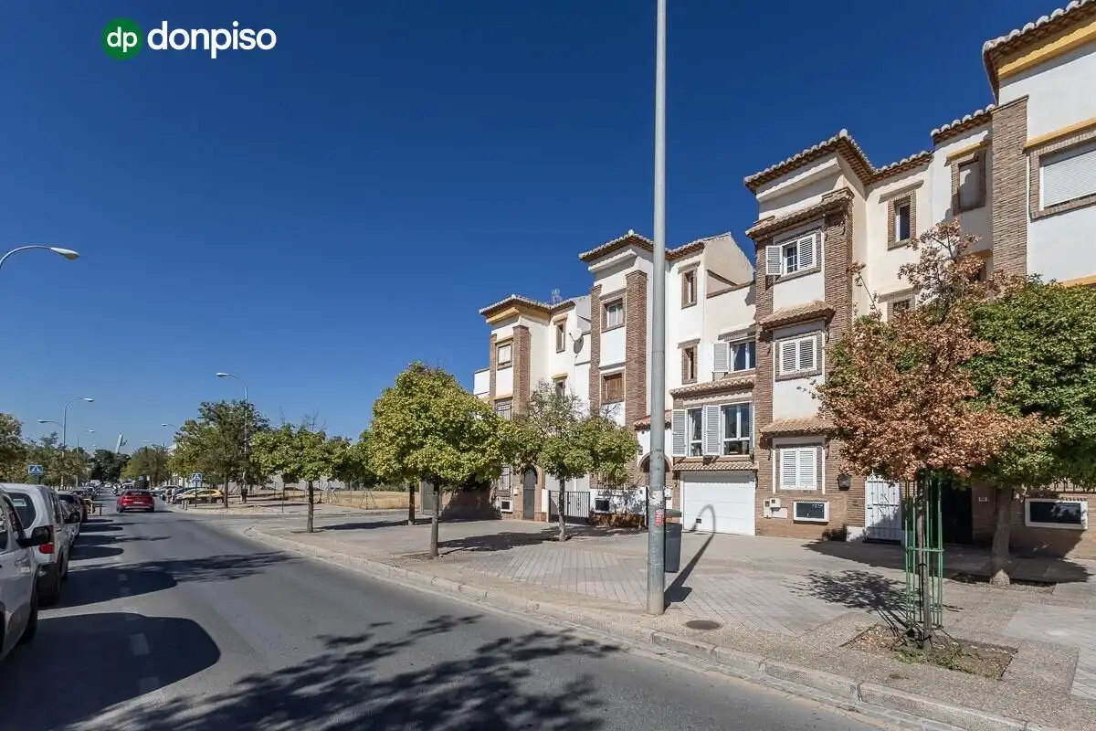 Vista exterior de Casa adosada en venta en Genil