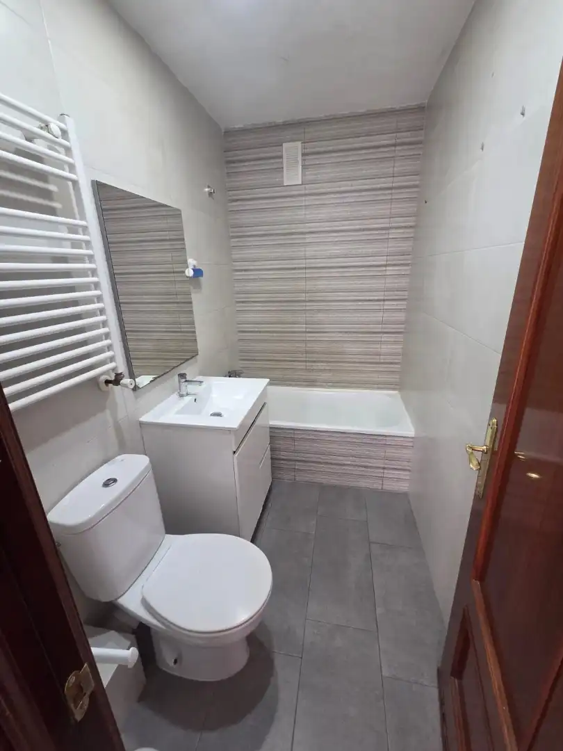 Badezimmer von Wohnung zum Verkauf in Madrid mit Heizung, Terrasse und Abstellraum
