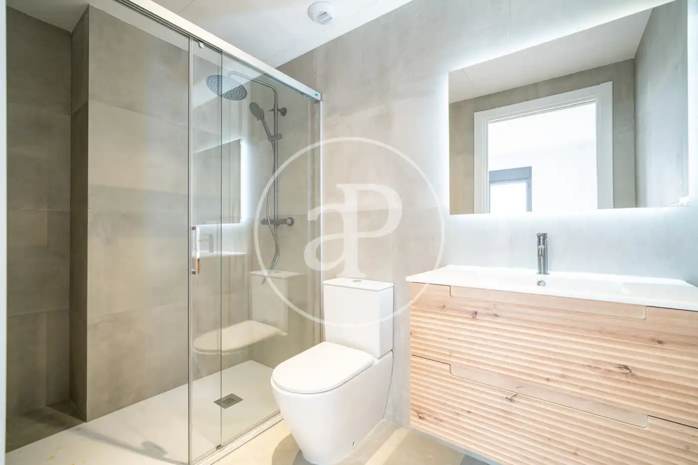 Bathroom of Flat for rent in Barcelona  with Air Conditioner, Heating and Terrace