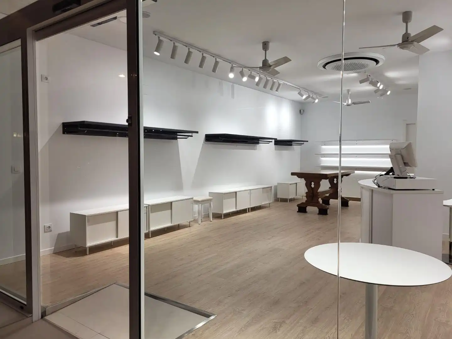 Business premises to rent in AVINGUDA JAUME 1 24