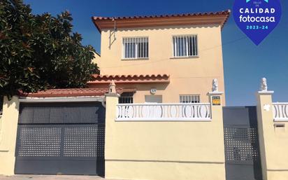 Vista exterior de Casa o xalet en venda en Mont-roig del Camp amb Terrassa i Balcó