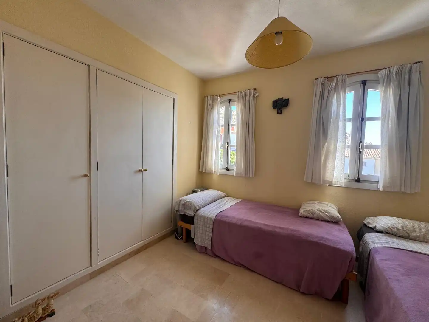 Dormitori de Casa adosada en venda en Finestrat amb Jardí privat, Terrassa i Moblat