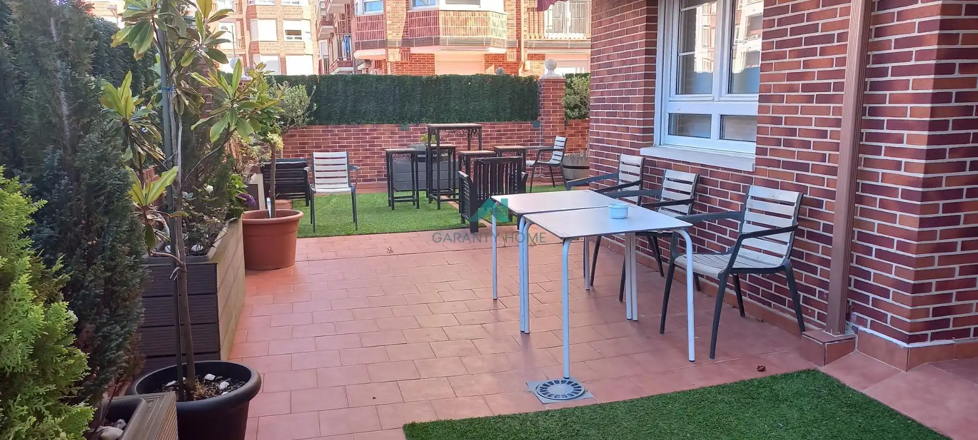 Terrasse von Erdgeschoss zum Verkauf in Santoña mit Heizung und Privatgarten