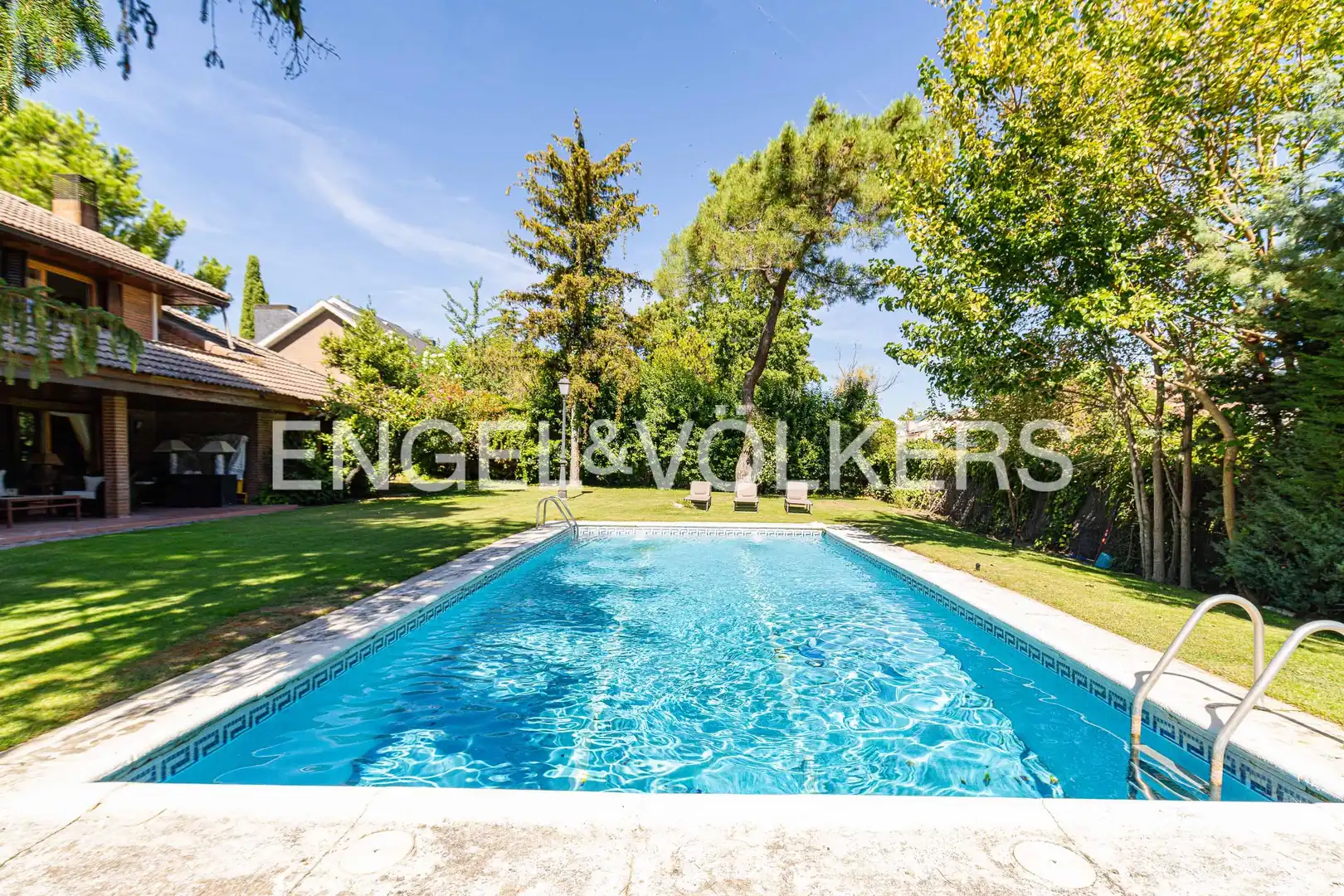 Swimming pool of Houses for sale in Zona Carretera del Plantío