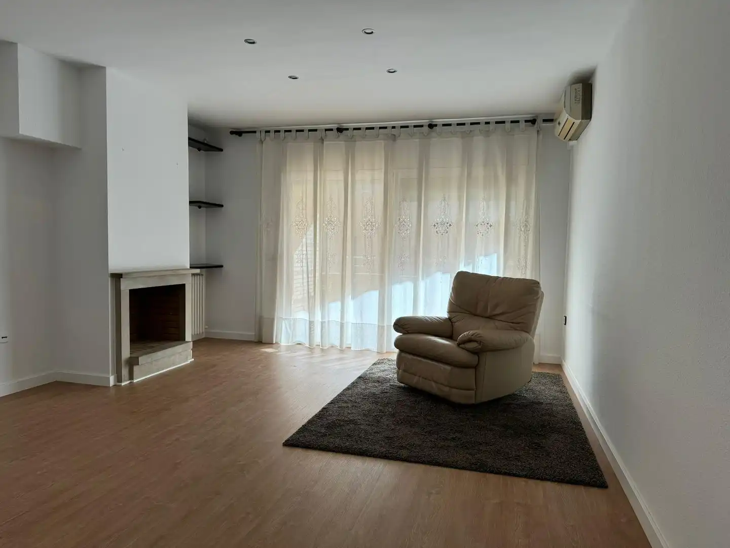 Flat for rent in Carrer d'Isaac Peral, Ca n'Aurell