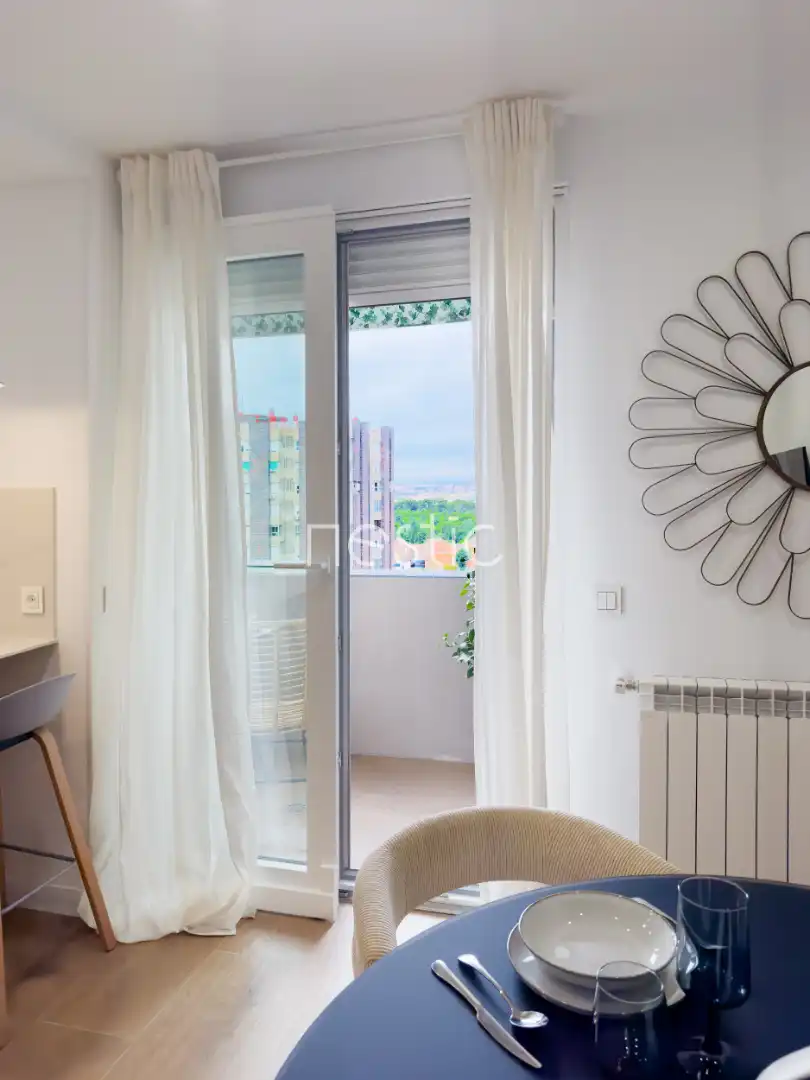 Dormitori de Apartament de lloguer en Madrid amb Aire condicionat, Calefacció i Terrassa