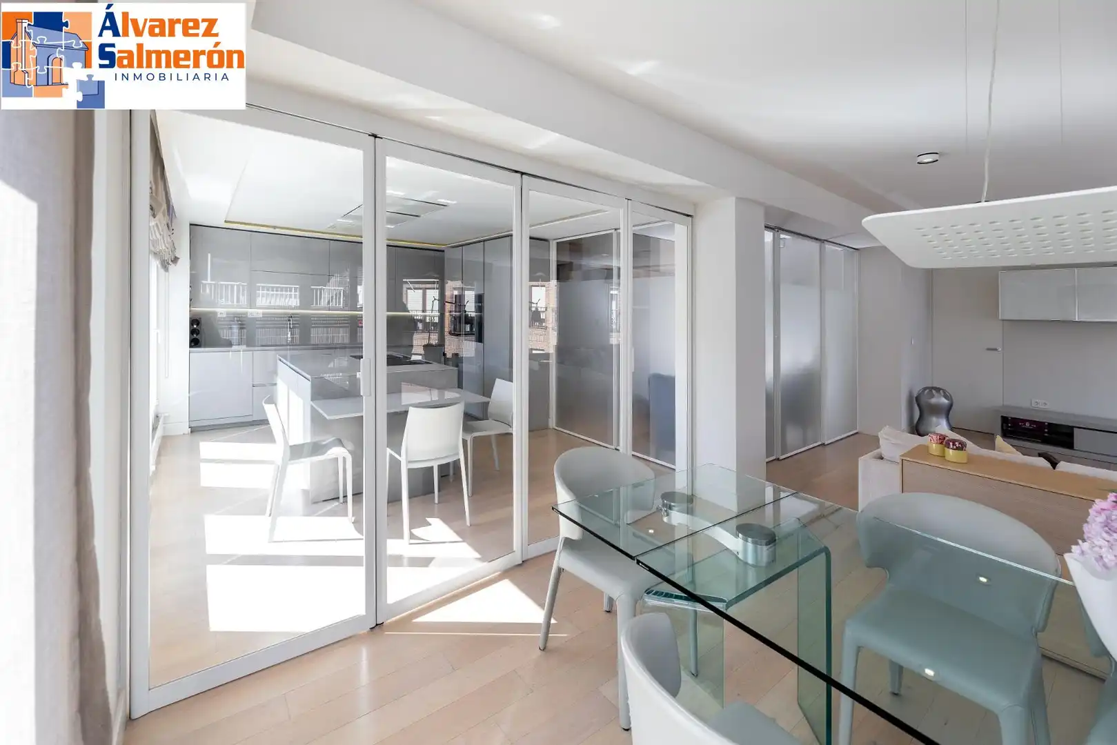 Flat for sale in Granada  with Air Conditioner