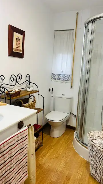 Bany de Casa o xalet en venda en Córdoba amb Aire condicionat, Calefacció i Jardí privat