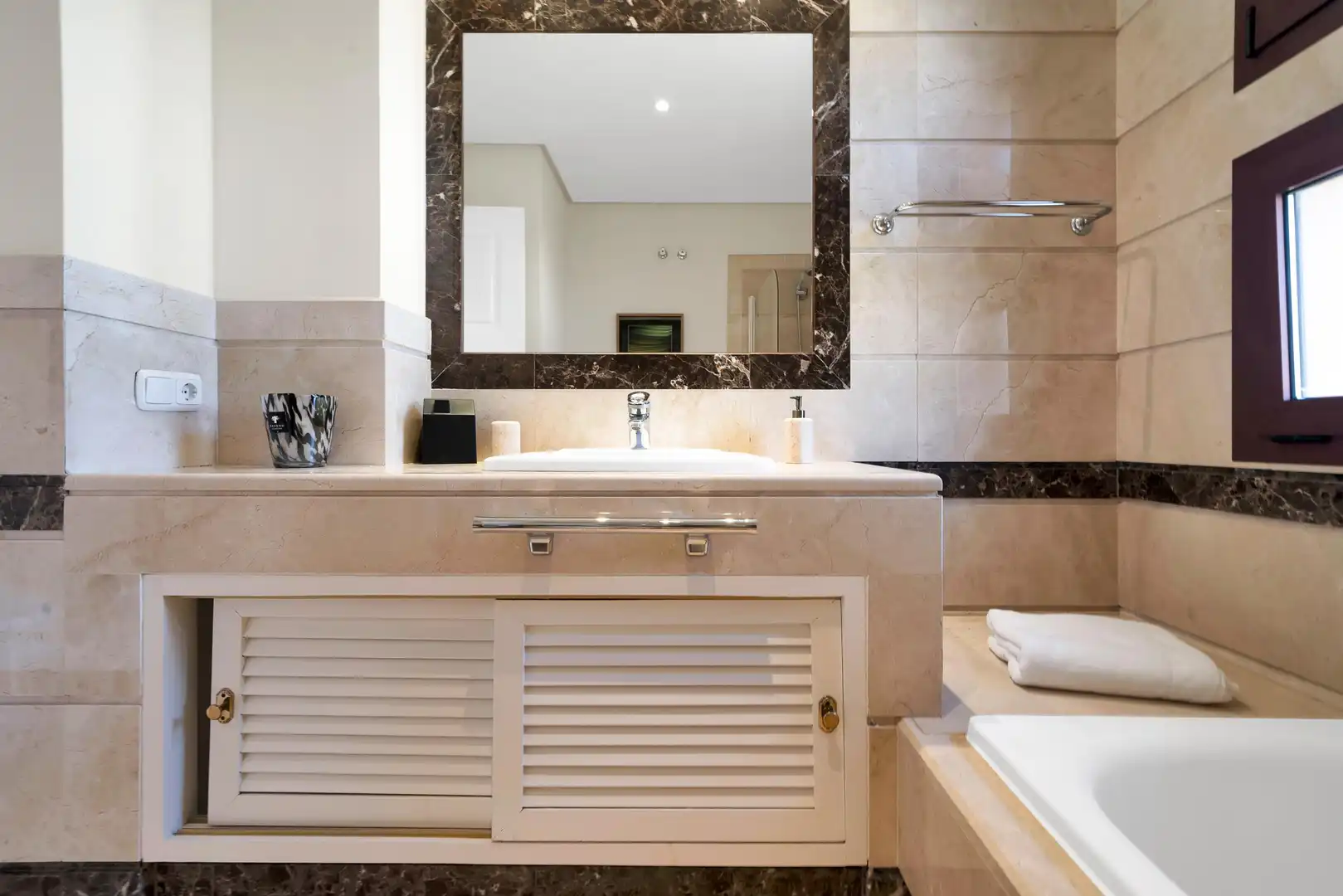 Bany de Apartament en venda en Marbella amb Aire condicionat, Calefacció i Jardí privat