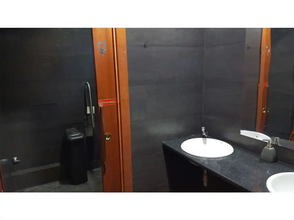 Local en venta en Calle Industria De La, Vinyets - Molí Vell