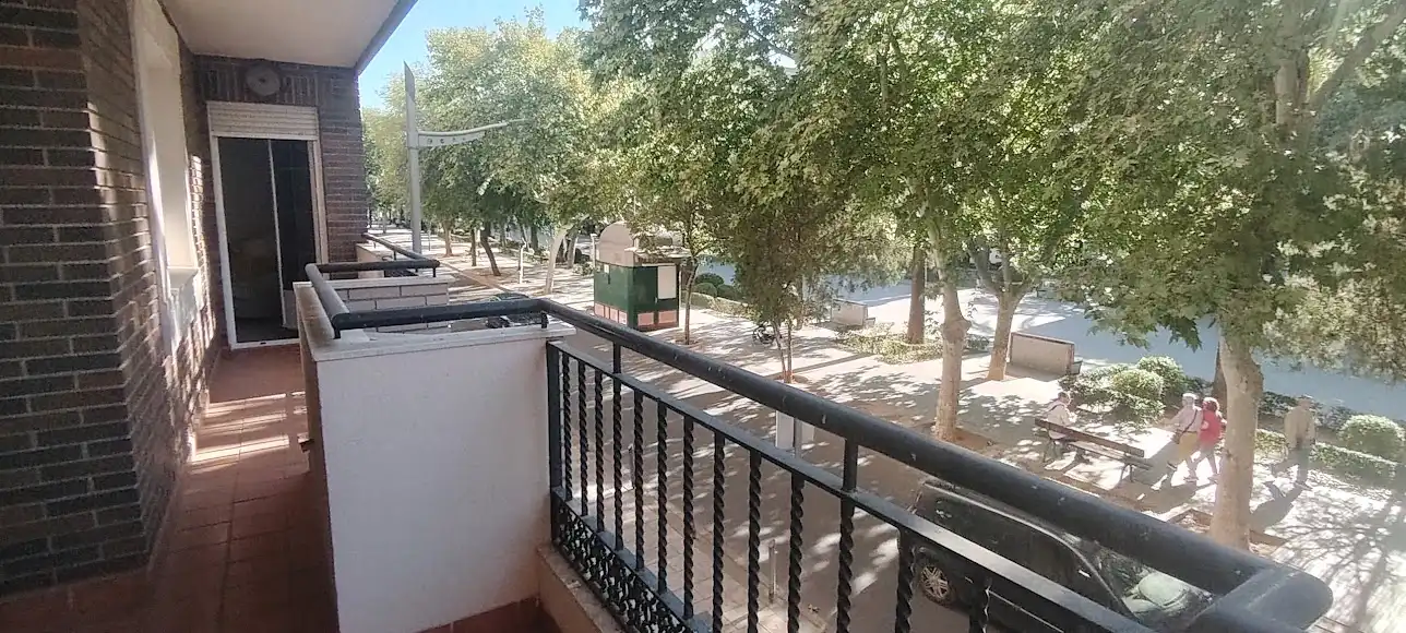 Vista exterior de Pis en venda en Linares amb Aire condicionat, Calefacció i Balcó