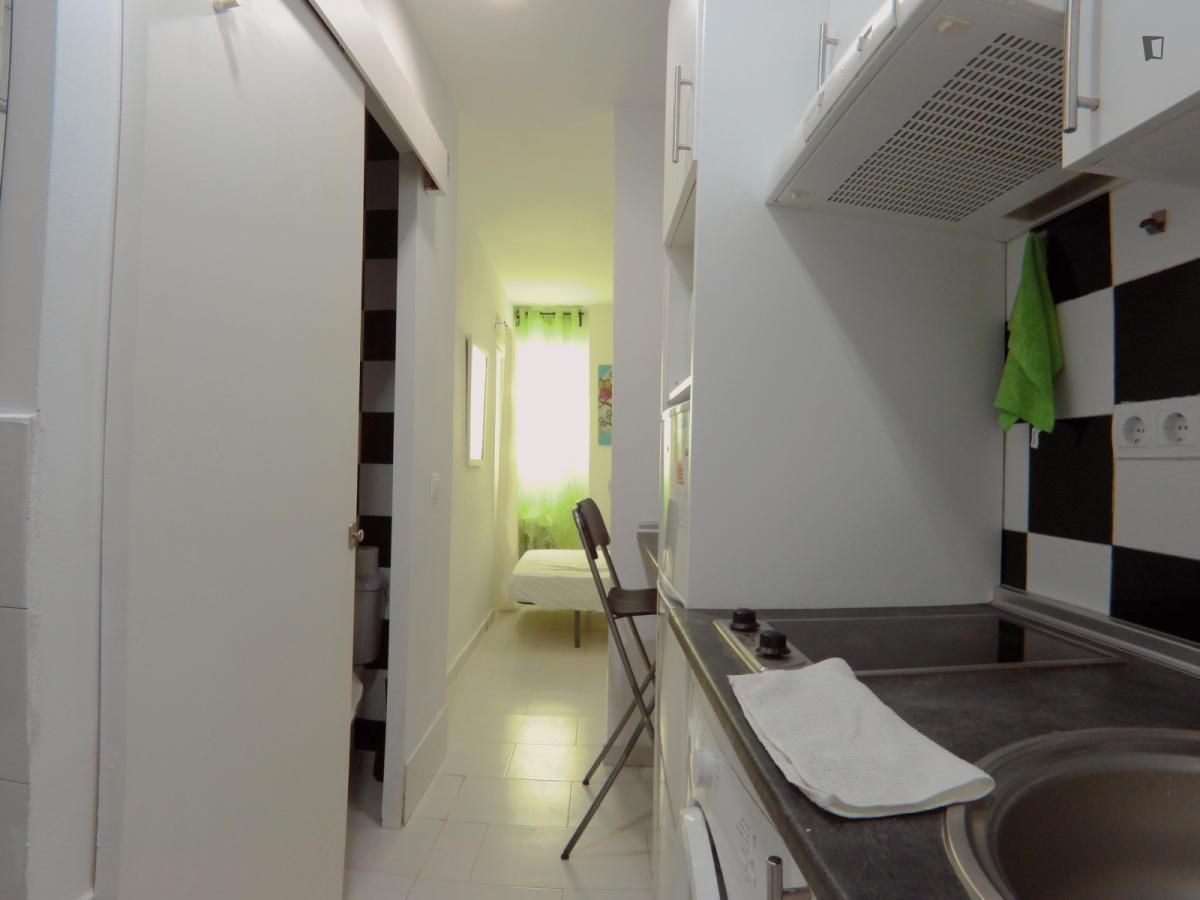 Study to rent in Puerta del Ángel