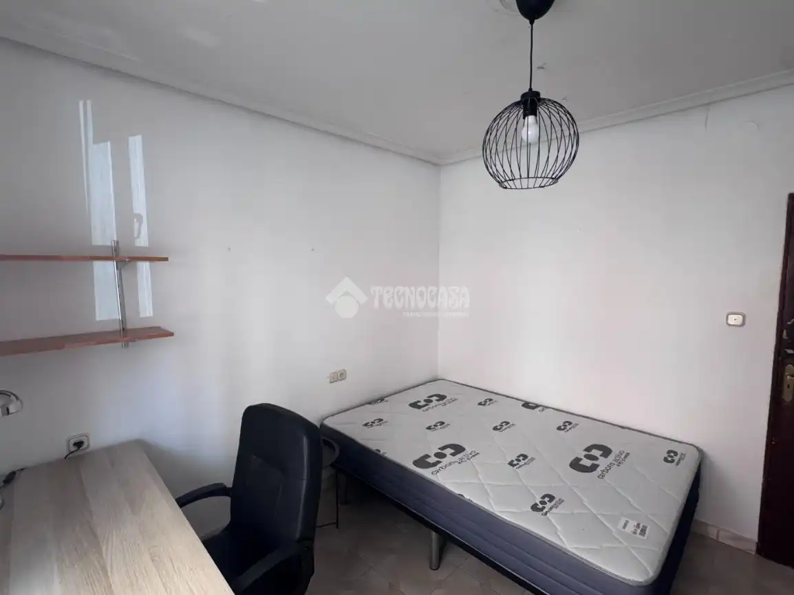 Habitación de Piso en venta en León Capital  con Calefacción