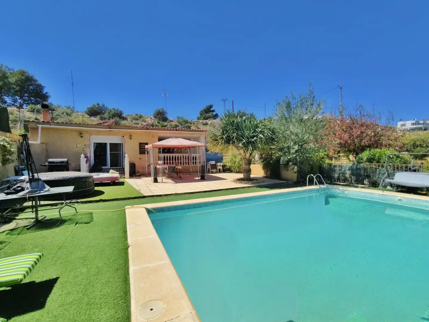 Piscina de Casa o xalet en venda en Crevillent amb Aire condicionat, Calefacció i Jardí privat