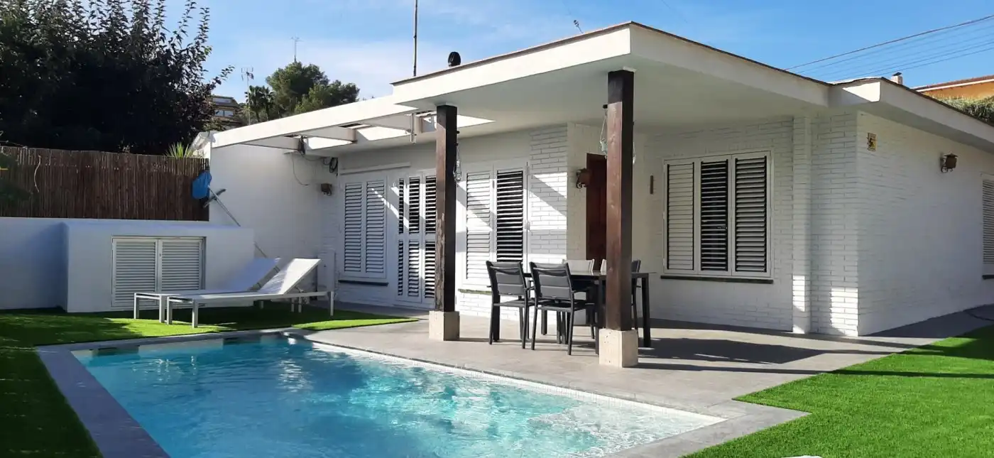 Schwimmbecken von Haus oder Chalet zur Miete in Sant Pere de Ribes mit Klimaanlage, Heizung und Privatgarten
