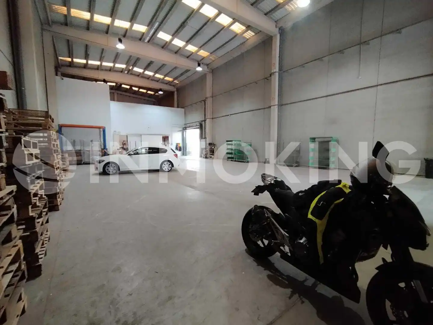 Parkplatz von Fabrikhallen zur Miete in Torrejón de Ardoz