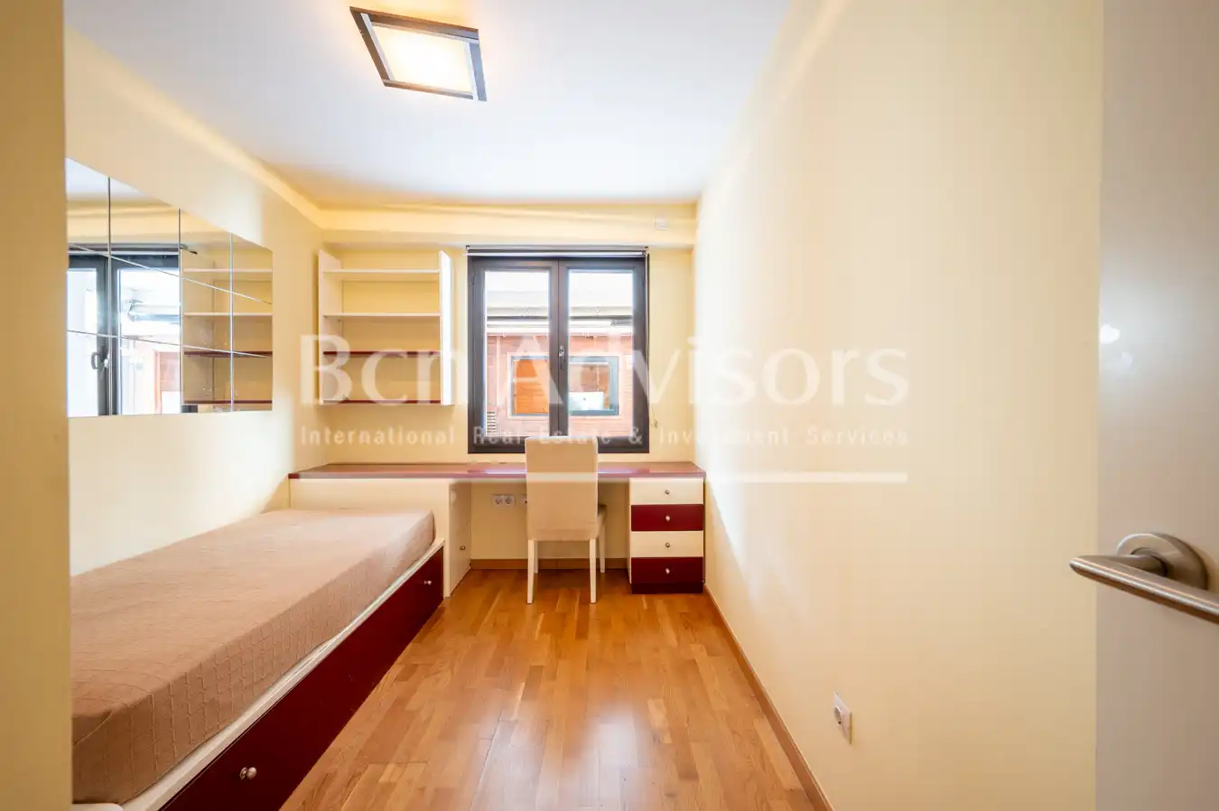 Bedroom of Flat for sale in Barcelona  with Air Conditioner, Heating and Parquet flooring