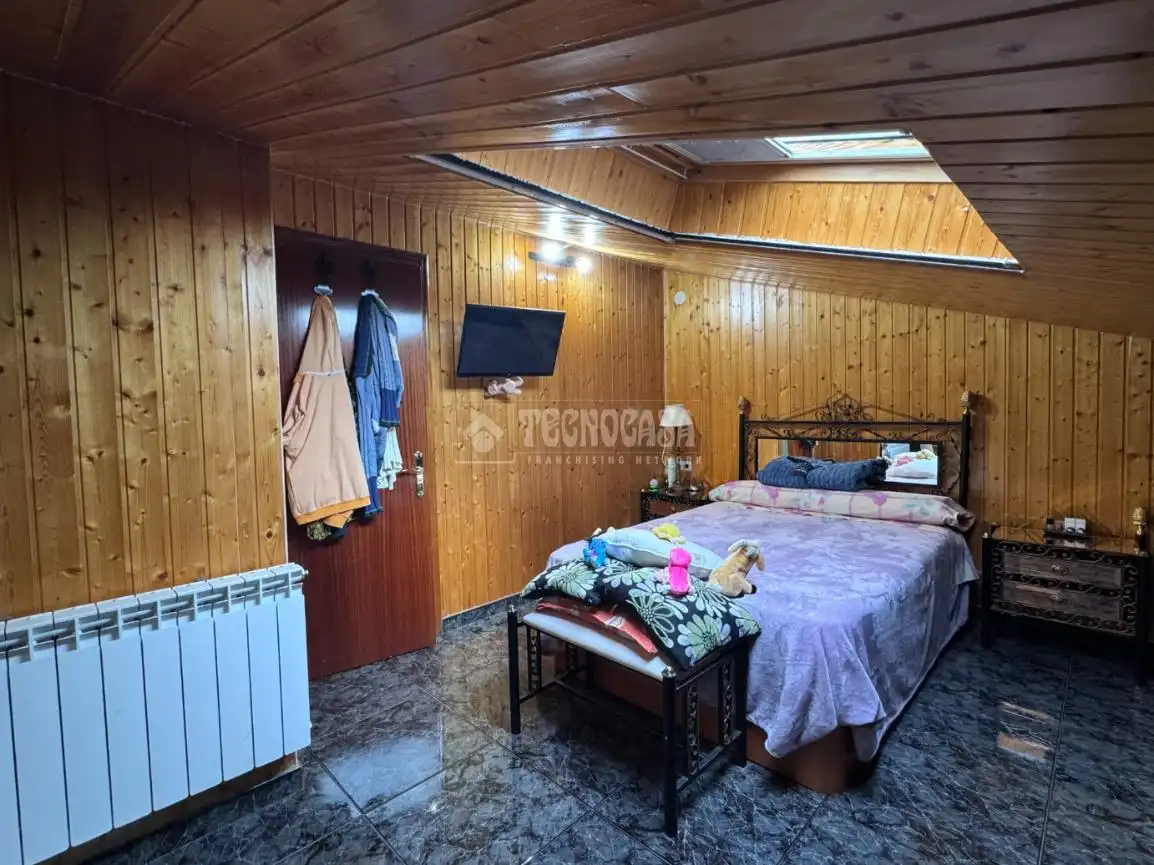 Dormitori de Casa adosada en venda en Villasabariego amb Domòtica i Piscina comunitària