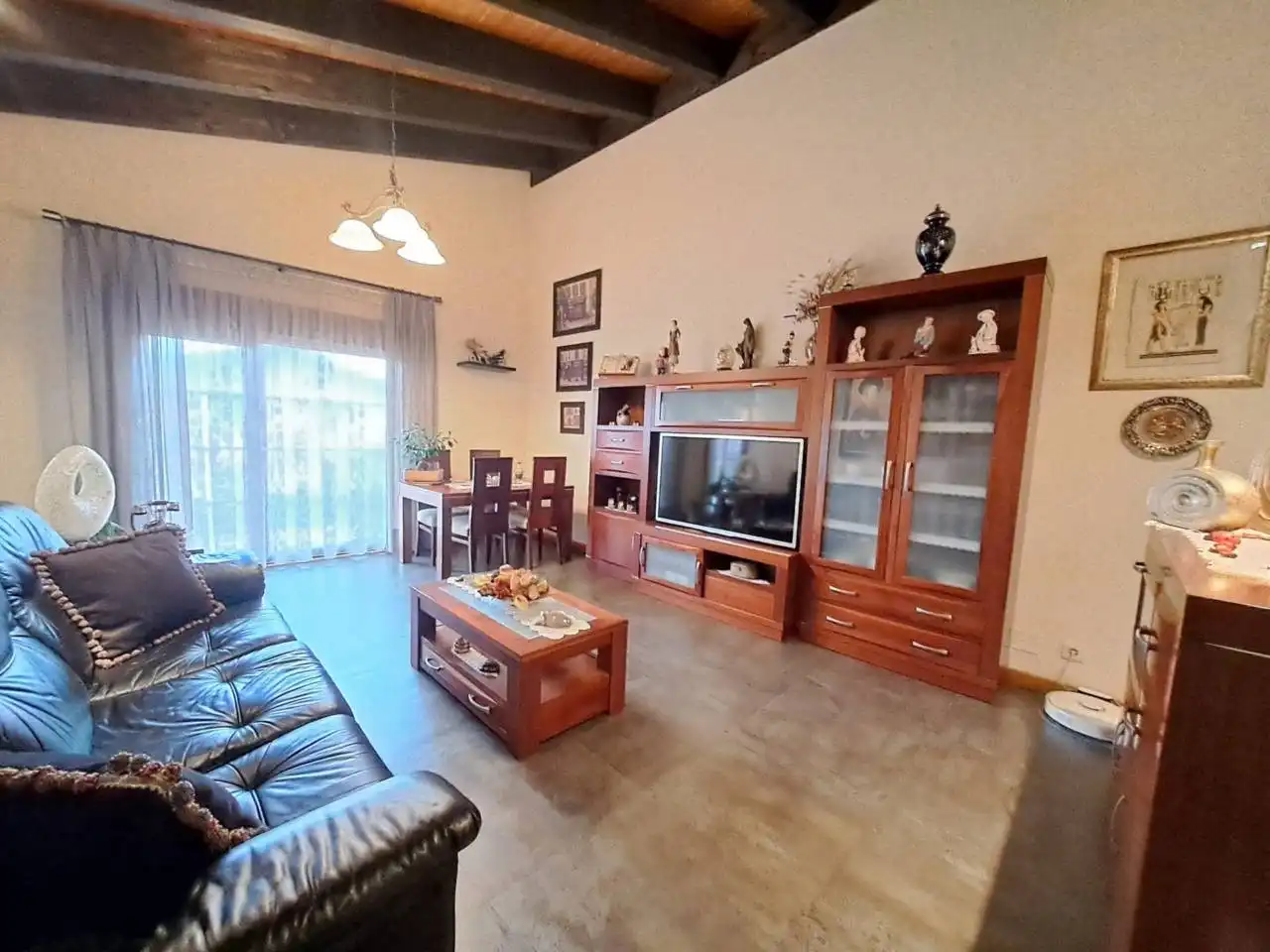 Sala d'estar de Casa adosada en venda en Villagonzalo Pedernales amb Calefacció, Jardí privat i Terrassa