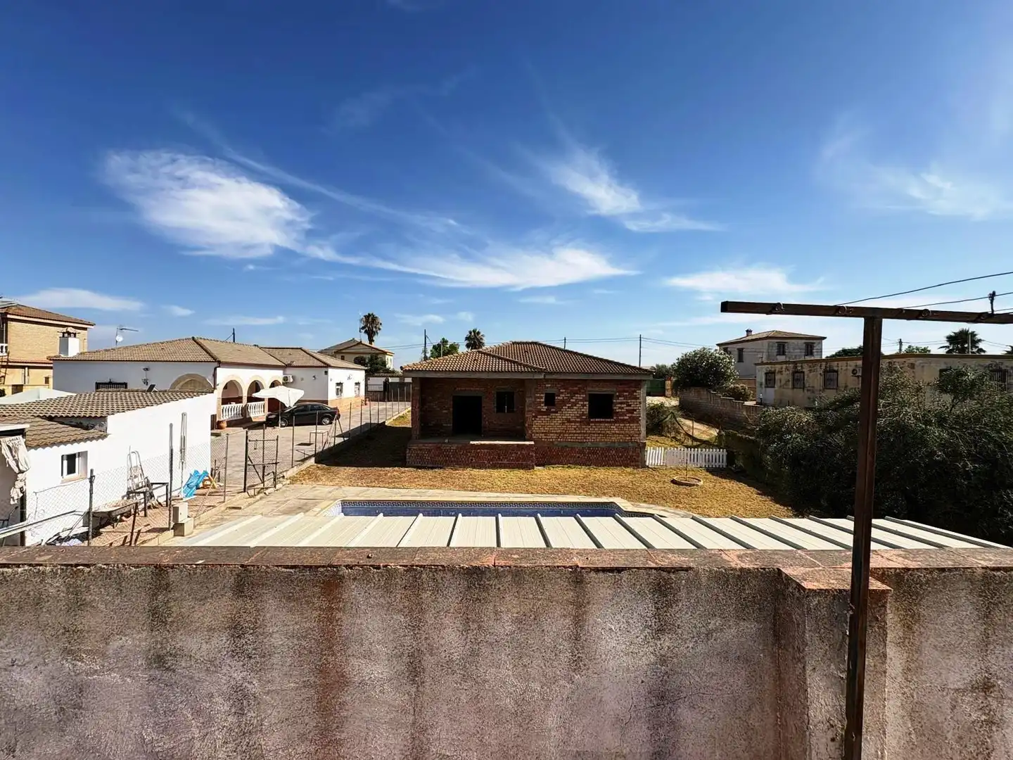 Vista exterior de Casa o xalet en venda en Almensilla amb Piscina comunitària