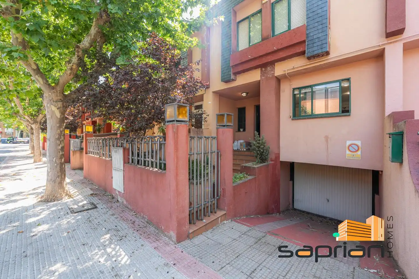 Vista exterior de Casa o chalet en venta en Villanueva del Pardillo con Terraza y Piscina comunitaria