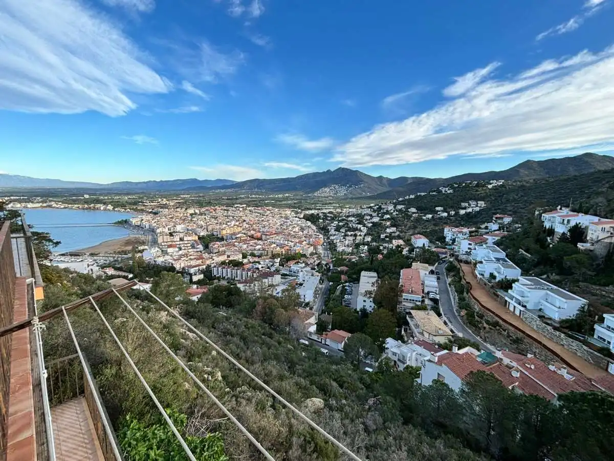 Casa bifamiliare in vendita a Almadrava - Canyelles - Puig-Rom