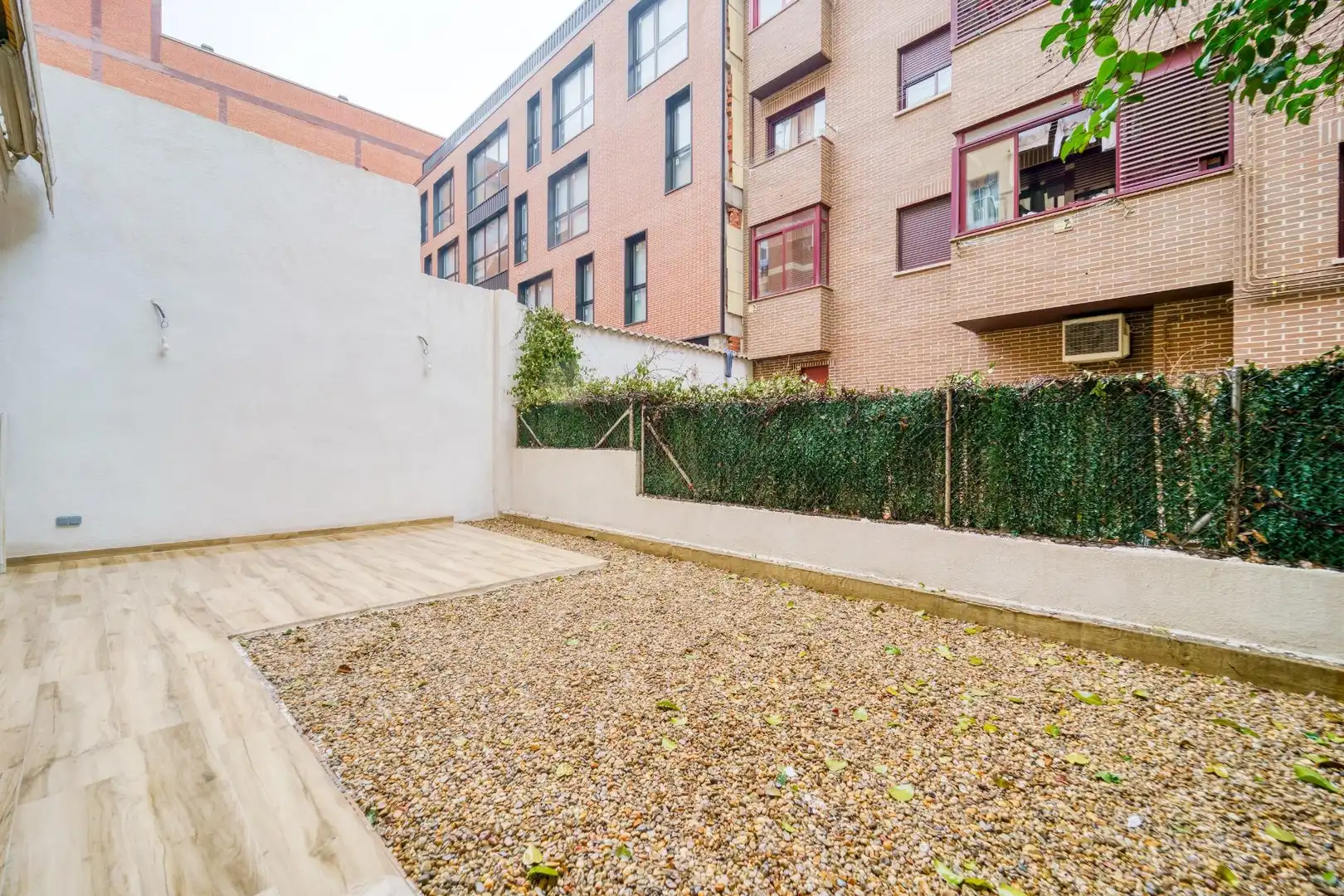 Vista exterior de Planta baixa en venda en Madrid amb Calefacció i Terrassa