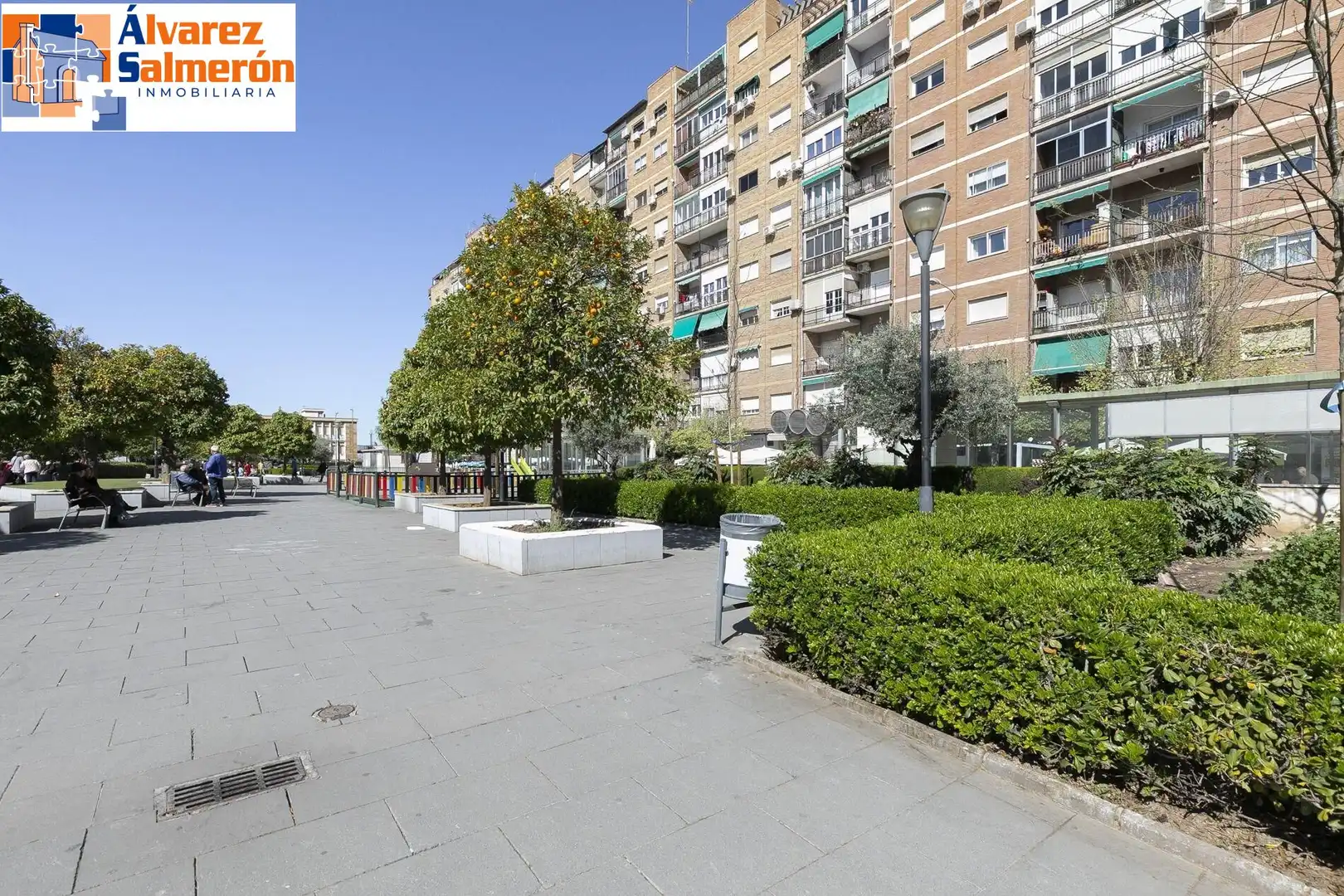 Exterior view of Apartments for sale in  Granada Capital