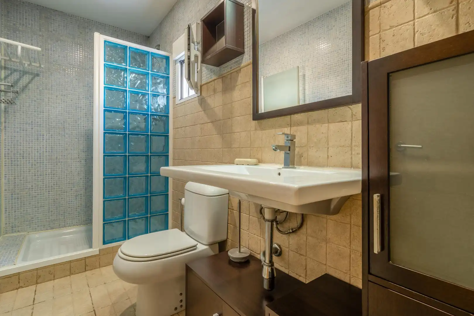 Baño de Apartamento en venta en Alcorcón con Aire acondicionado, Calefacción y Jardín privado