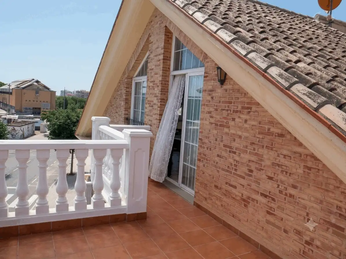 Terrassa de Casa adosada en venda en Sagunto / Sagunt amb Aire condicionat, Calefacció i Jardí privat