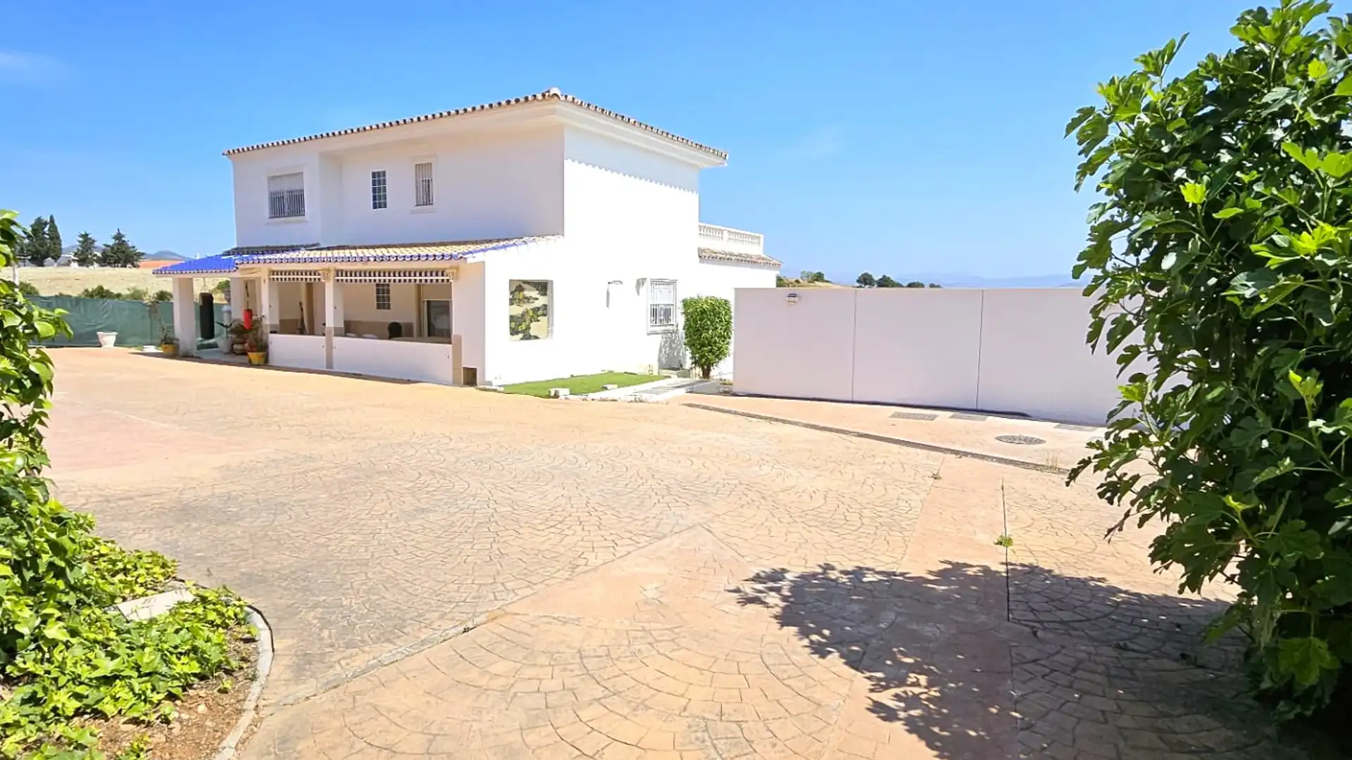 Vista exterior de Casa o chalet en venta en Alhaurín de la Torre con Aire acondicionado, Jardín privado y Terraza