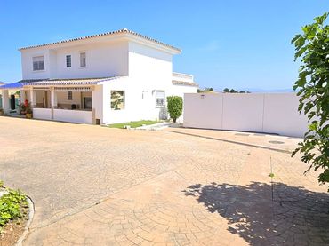 Chalet con piscina en venta en Capellanía - Retamar