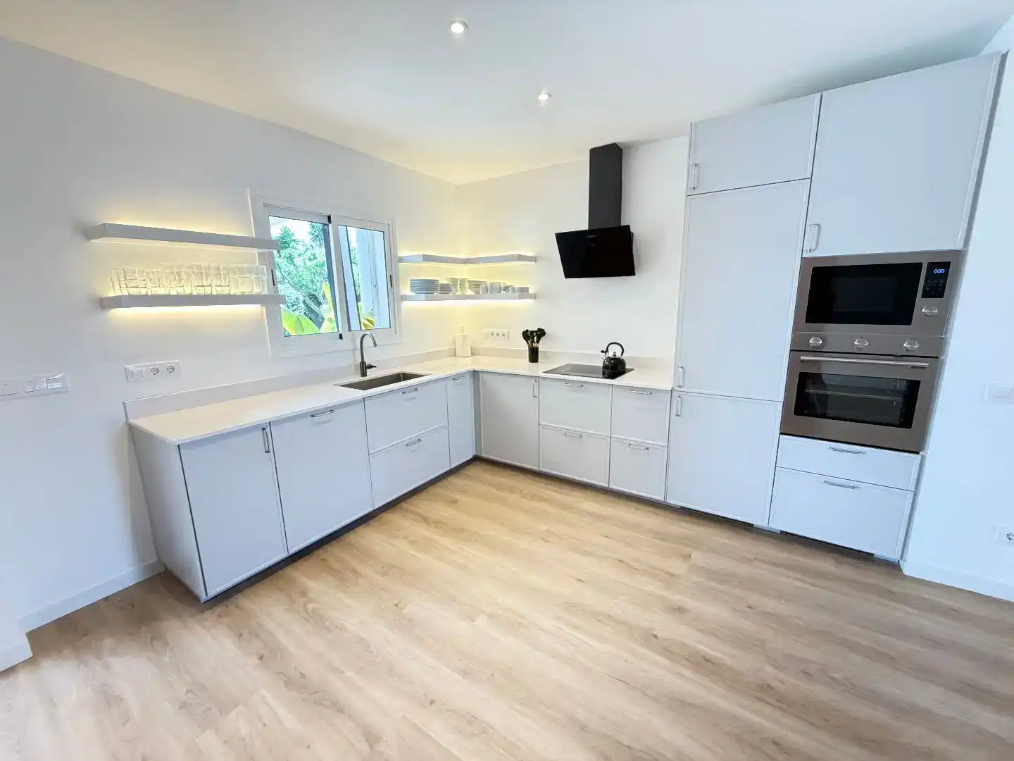 Kitchen of Flat for sale in Sant Lluís  with Air Conditioner, Private garden and Parquet flooring