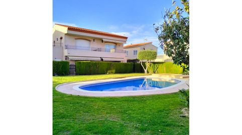 Foto 2 de Casa o chalet en venta en Avenida Doctor Gil Vernet, Centre, Mont-roig del Camp