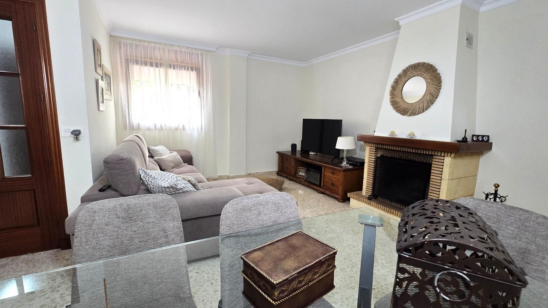 Sala de estar de Casa adosada en venta en La Línea de la Concepción con Terraza