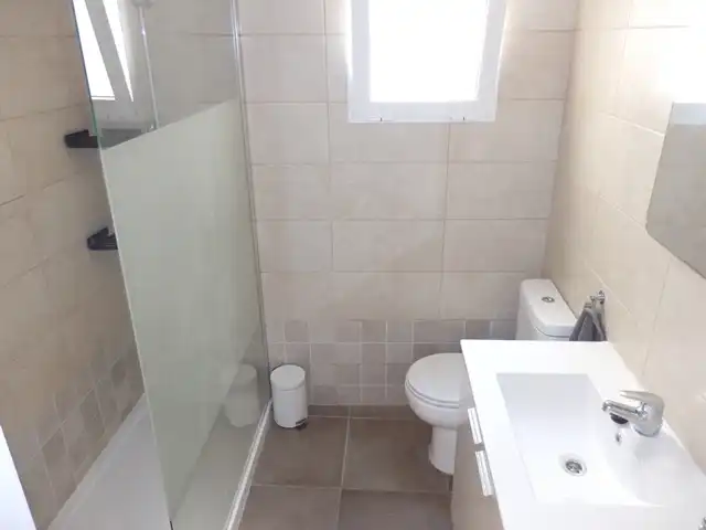 Badezimmer von Wohnung zur Miete in Moncada mit Parkett, Möbliert und Ofen