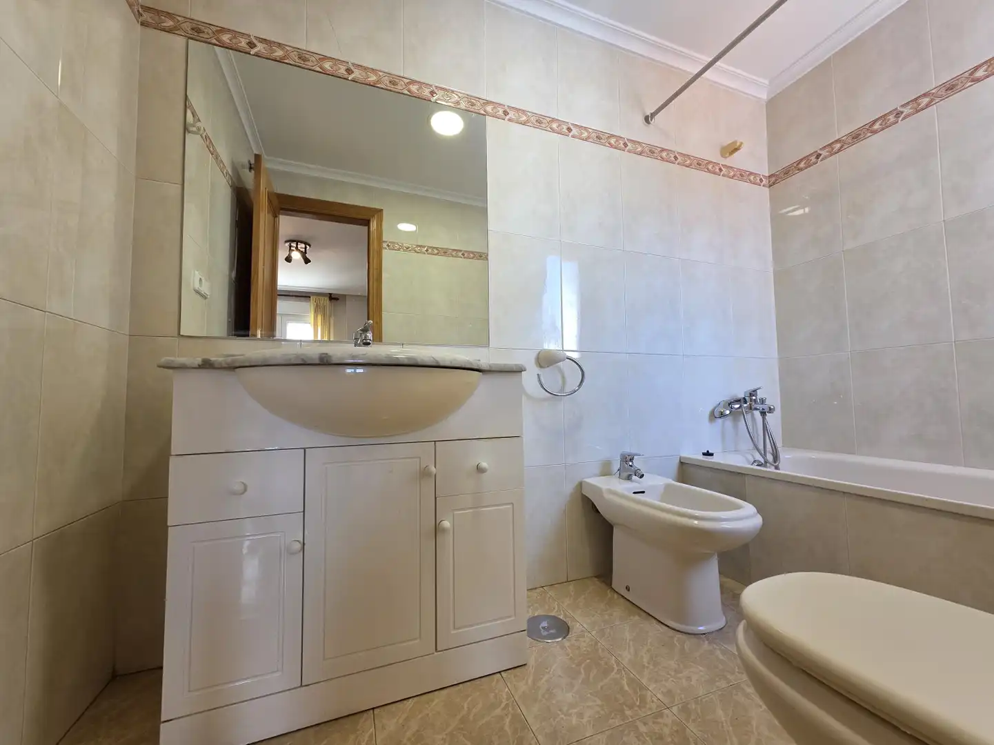 Bathroom of Flat for rent in Siero  with Heating, Parquet flooring and Storage room