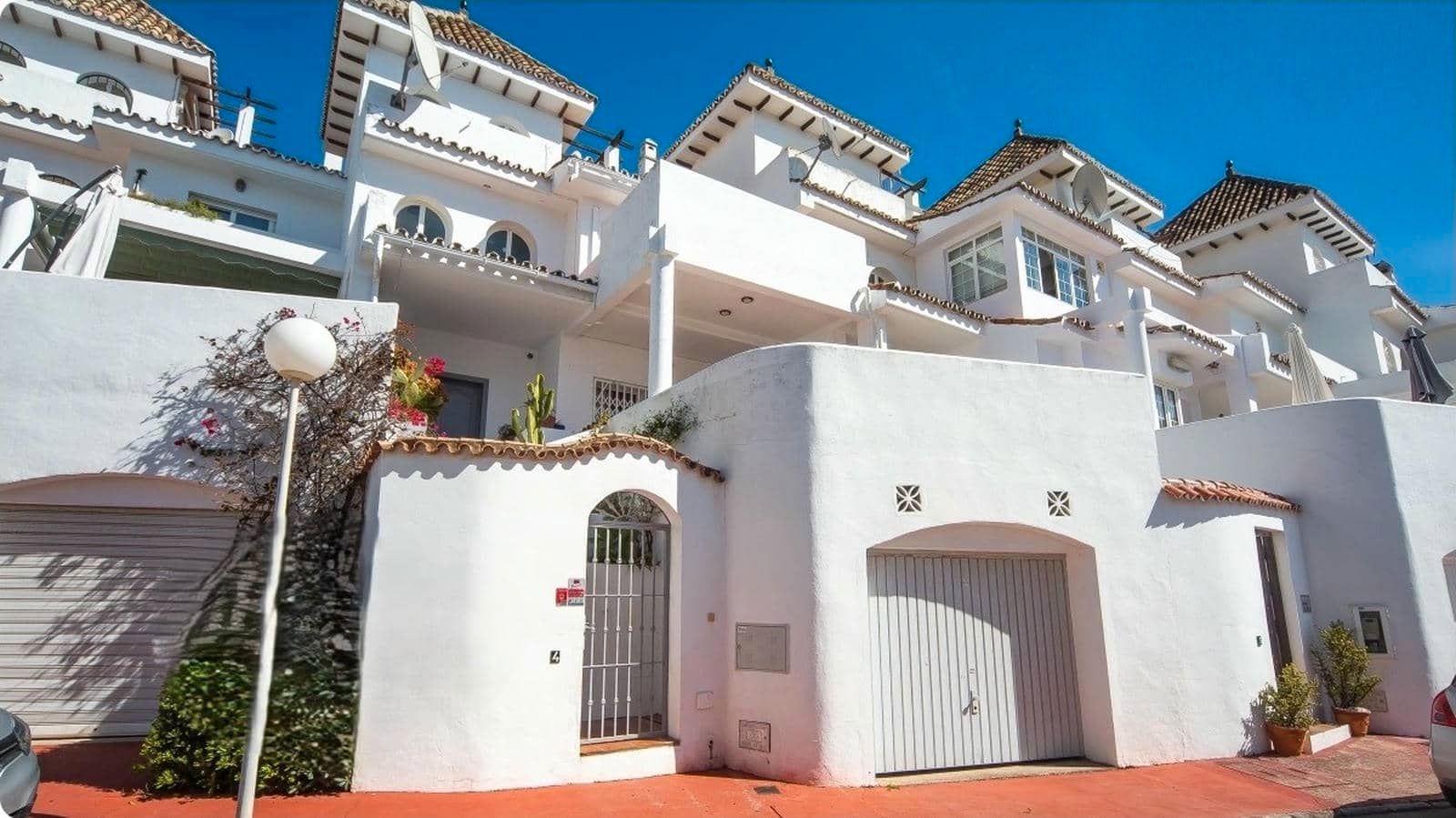 Exterior view of Single-family semi-detached for sale in Manilva  with Air Conditioner, Terrace and Furnished